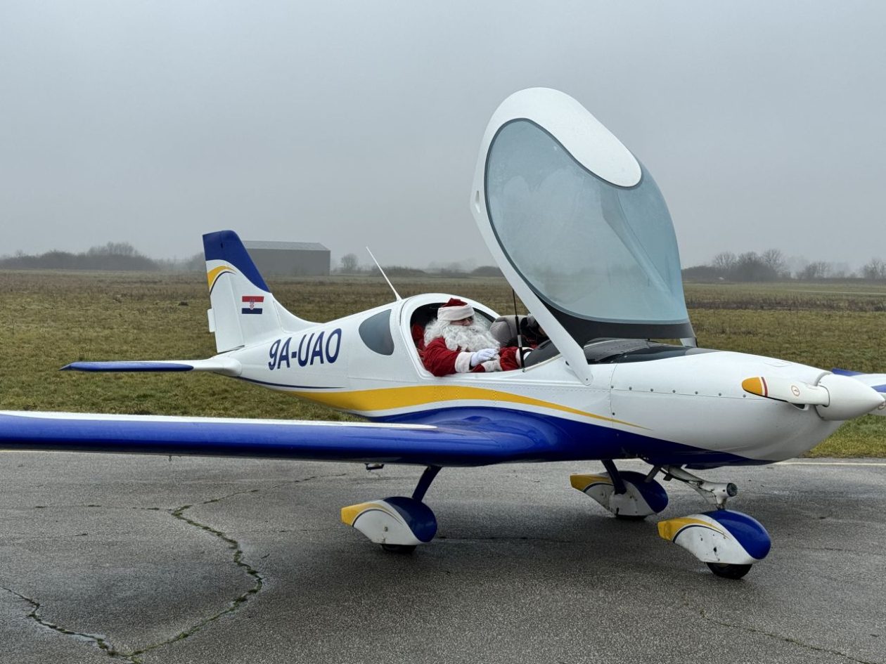 PRIBISLAVEC Djed Mraz sletio avionom i priredio nezaboravno blagdansko slavlje (12) PRIBISLAVEC Djed Mraz sletio avionom i priredio nezaboravno blagdansko slavlje (12)