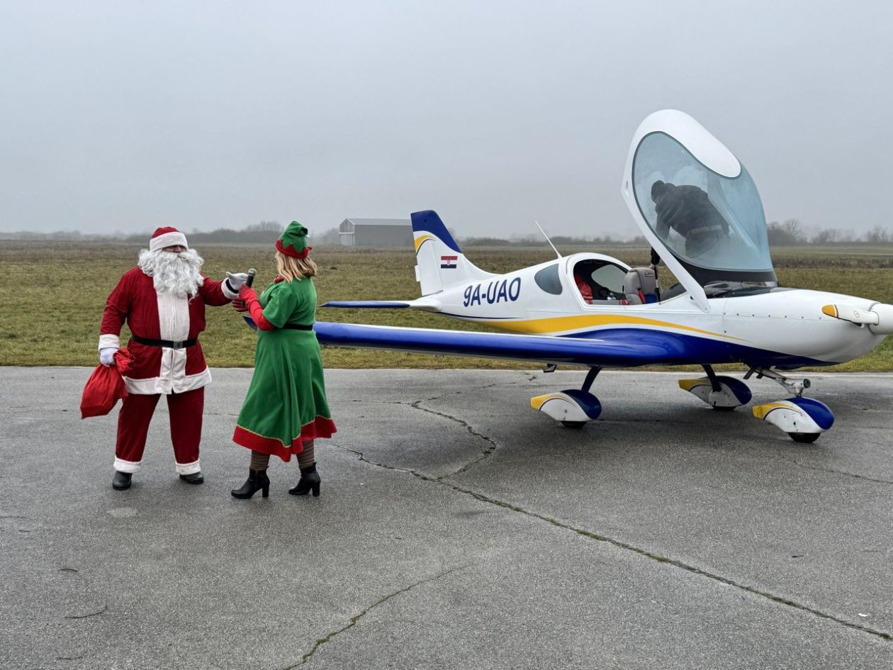 PRIBISLAVEC Djed Mraz sletio avionom i priredio nezaboravno blagdansko slavlje (13) PRIBISLAVEC Djed Mraz sletio avionom i priredio nezaboravno blagdansko slavlje (13)