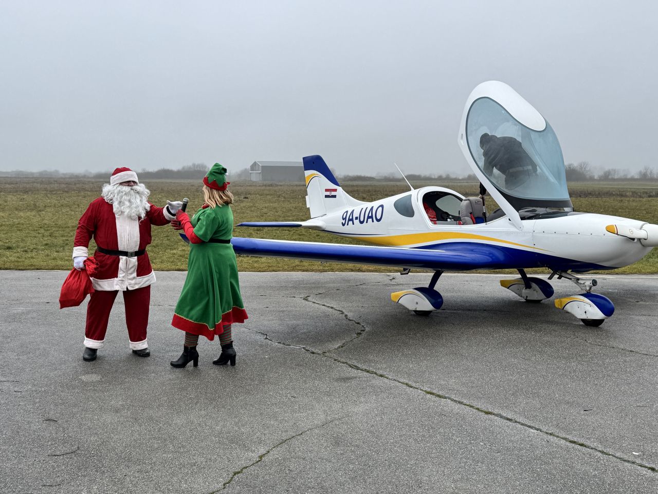 PRIBISLAVEC Djed Mraz sletio avionom i priredio nezaboravno blagdansko slavlje (13)