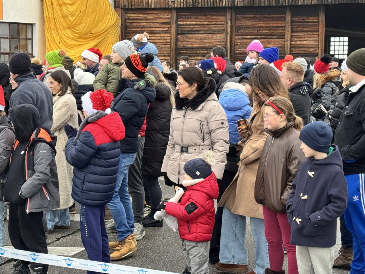 PRIBISLAVEC Djed Mraz sletio avionom i priredio nezaboravno blagdansko slavlje (18) PRIBISLAVEC Djed Mraz sletio avionom i priredio nezaboravno blagdansko slavlje (18)