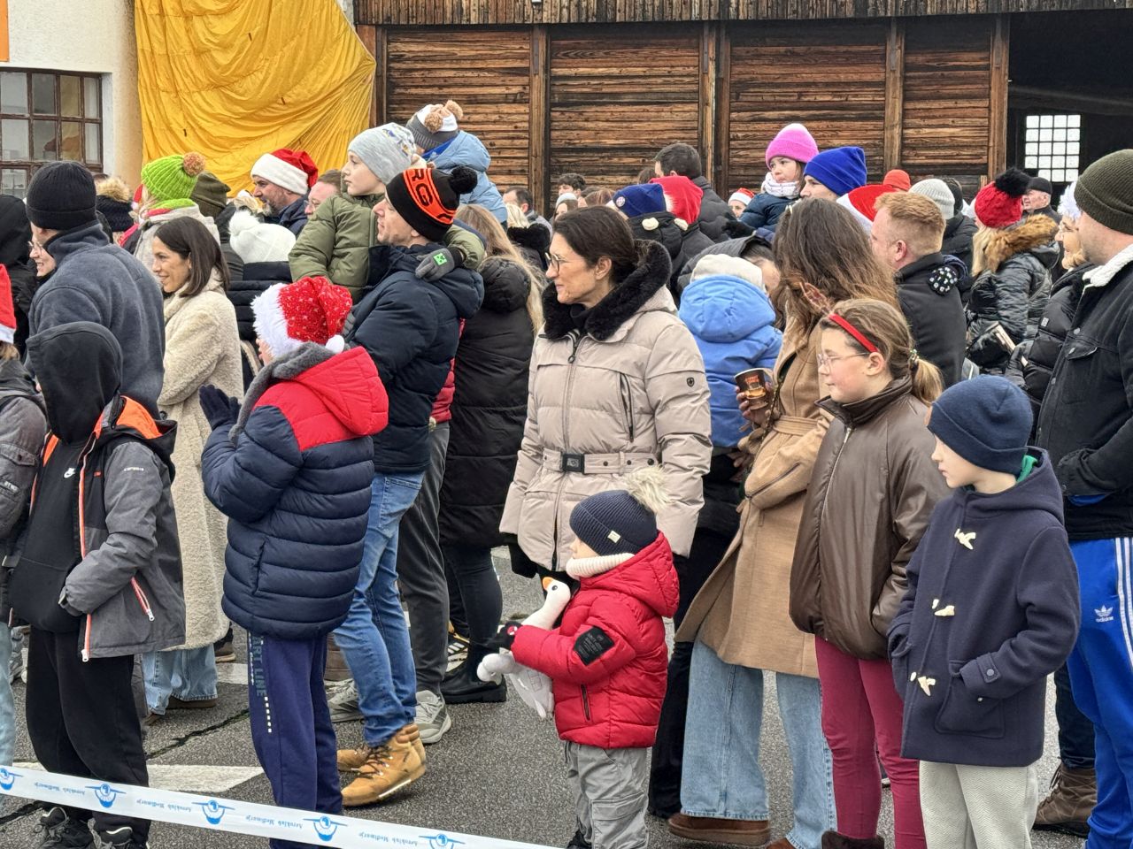 PRIBISLAVEC Djed Mraz sletio avionom i priredio nezaboravno blagdansko slavlje (18)