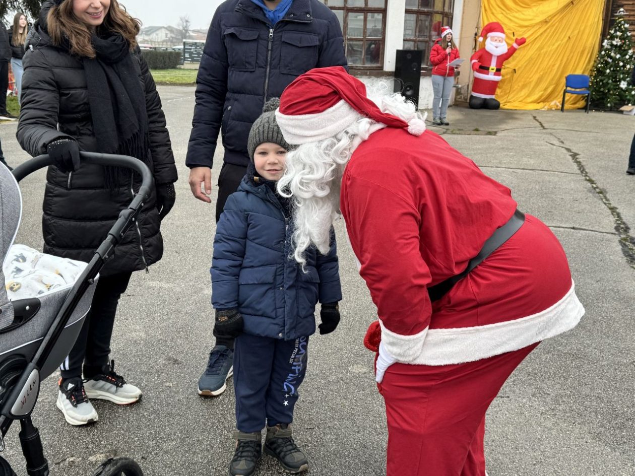 PRIBISLAVEC Djed Mraz sletio avionom i priredio nezaboravno blagdansko slavlje (19) PRIBISLAVEC Djed Mraz sletio avionom i priredio nezaboravno blagdansko slavlje (19)