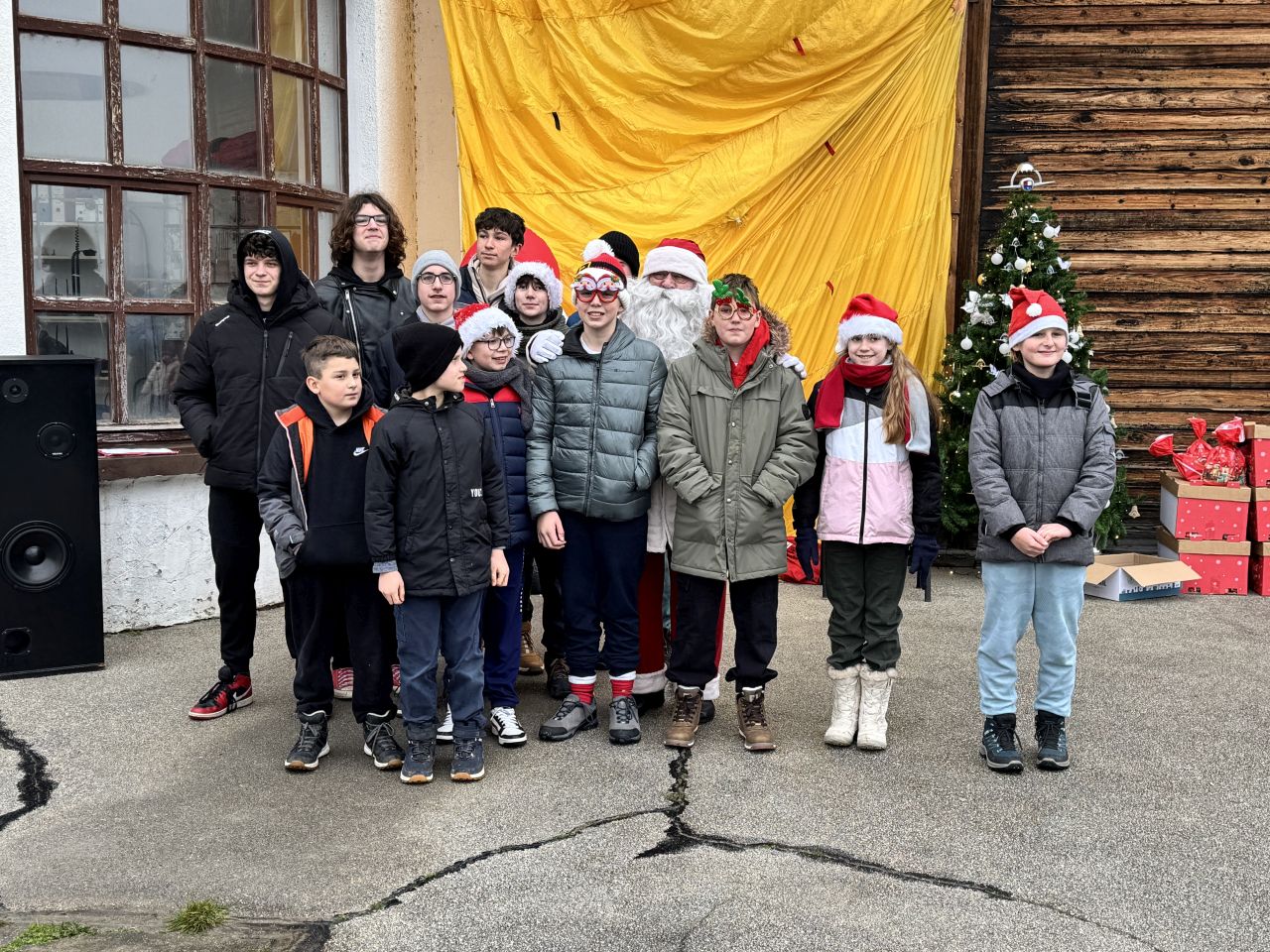 PRIBISLAVEC Djed Mraz sletio avionom i priredio nezaboravno blagdansko slavlje (20)