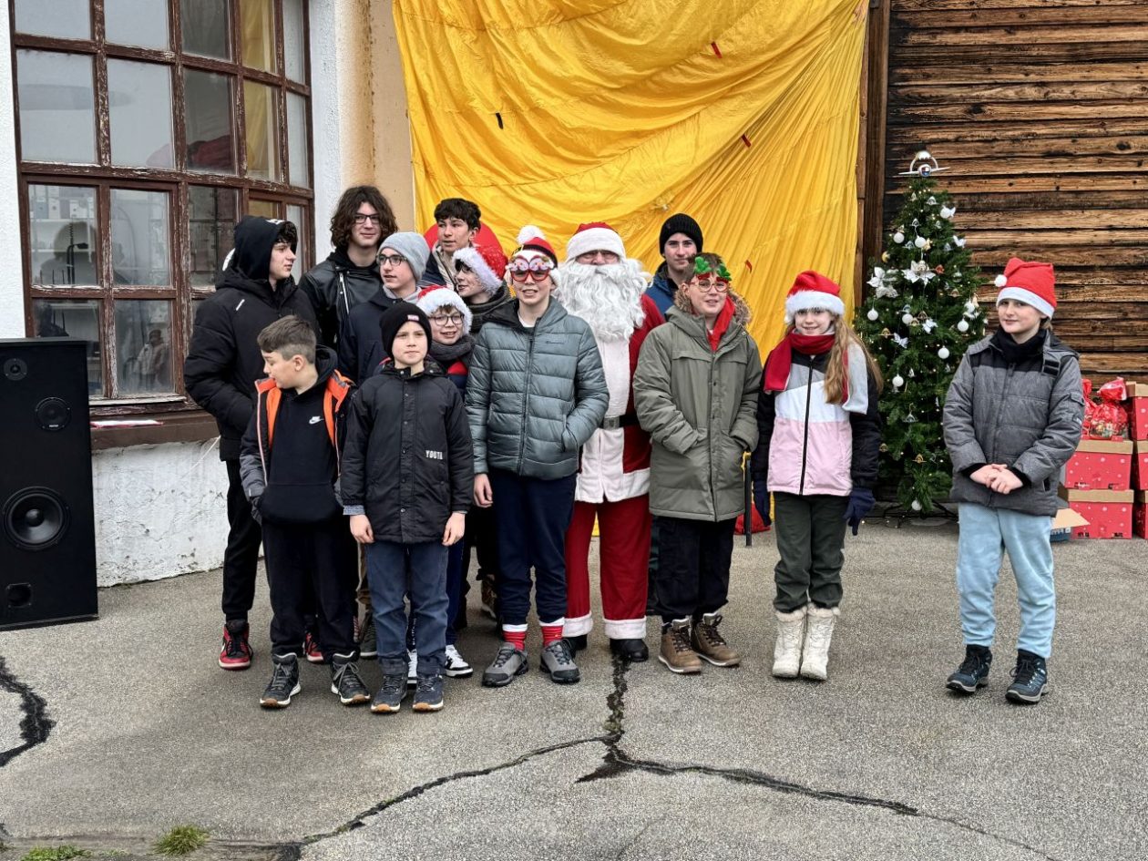 PRIBISLAVEC Djed Mraz sletio avionom i priredio nezaboravno blagdansko slavlje (21) PRIBISLAVEC Djed Mraz sletio avionom i priredio nezaboravno blagdansko slavlje (21)