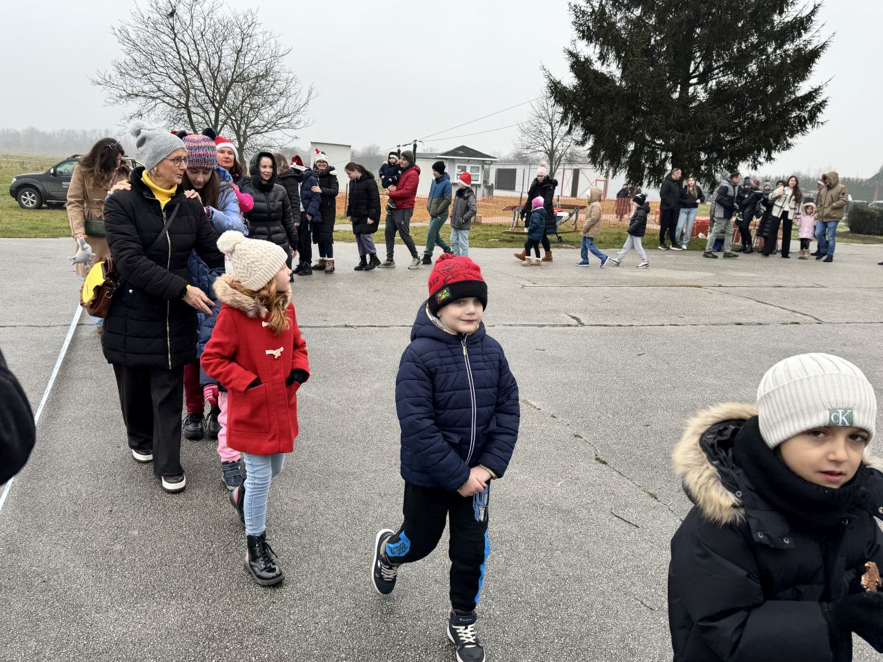 PRIBISLAVEC Djed Mraz sletio avionom i priredio nezaboravno blagdansko slavlje (23)