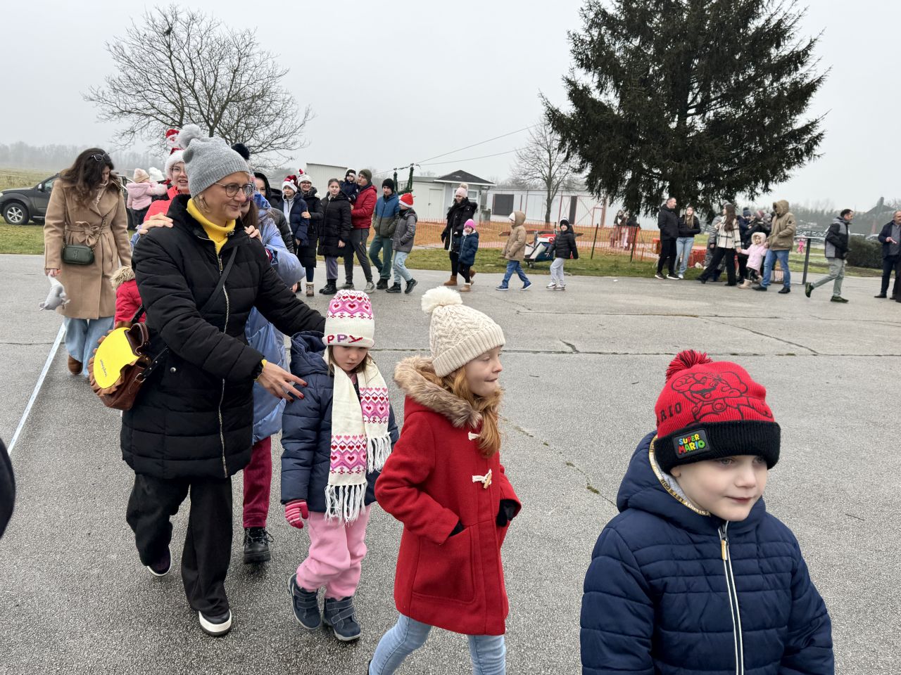 PRIBISLAVEC Djed Mraz sletio avionom i priredio nezaboravno blagdansko slavlje (24)