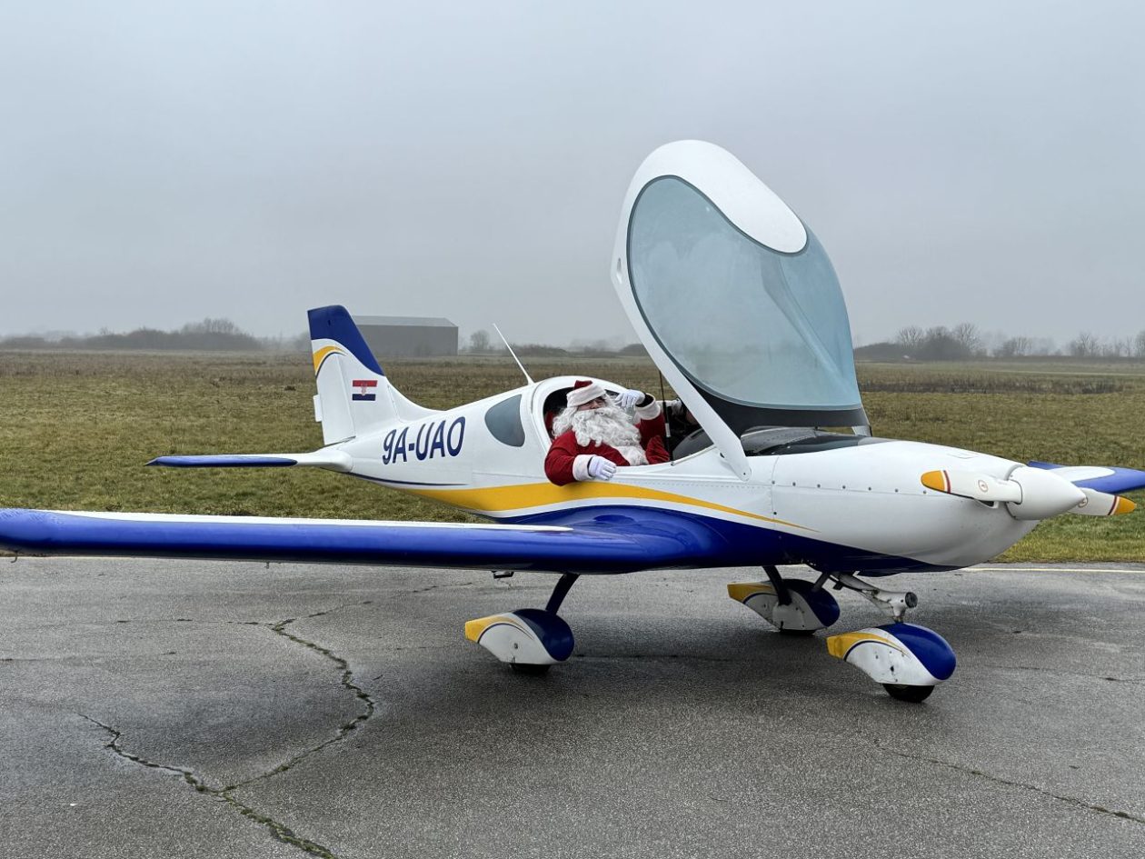 PRIBISLAVEC Djed Mraz sletio avionom i priredio nezaboravno blagdansko slavlje (29) PRIBISLAVEC Djed Mraz sletio avionom i priredio nezaboravno blagdansko slavlje (29)