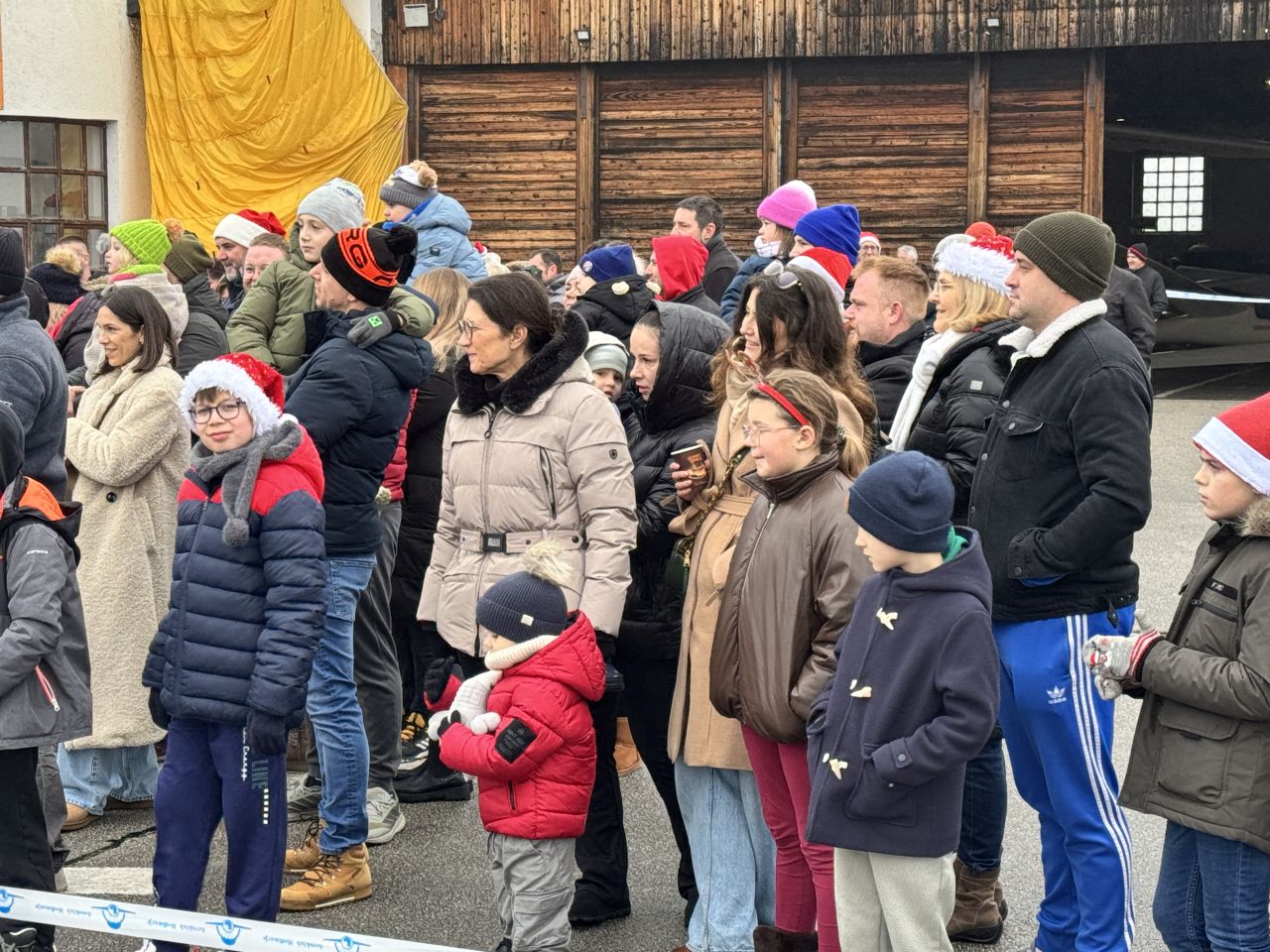 PRIBISLAVEC Djed Mraz sletio avionom i priredio nezaboravno blagdansko slavlje (31)