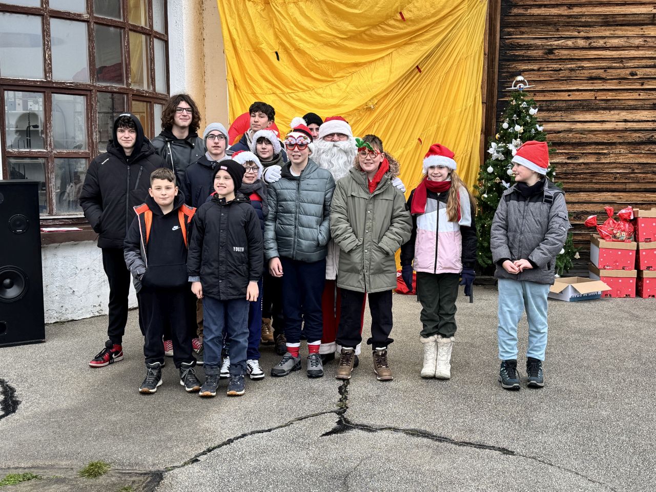 PRIBISLAVEC Djed Mraz sletio avionom i priredio nezaboravno blagdansko slavlje (33)