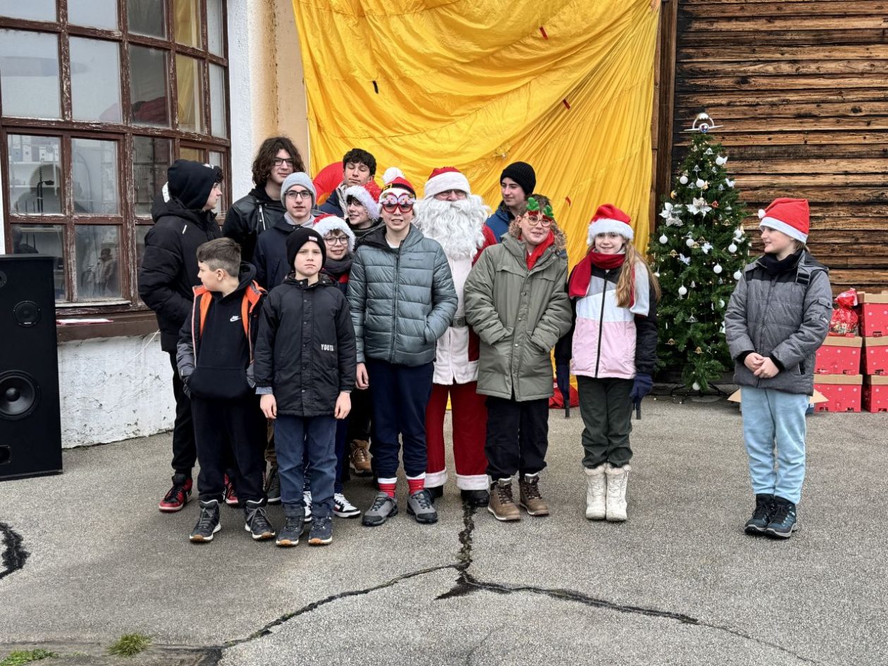 PRIBISLAVEC Djed Mraz sletio avionom i priredio nezaboravno blagdansko slavlje (34) PRIBISLAVEC Djed Mraz sletio avionom i priredio nezaboravno blagdansko slavlje (34)