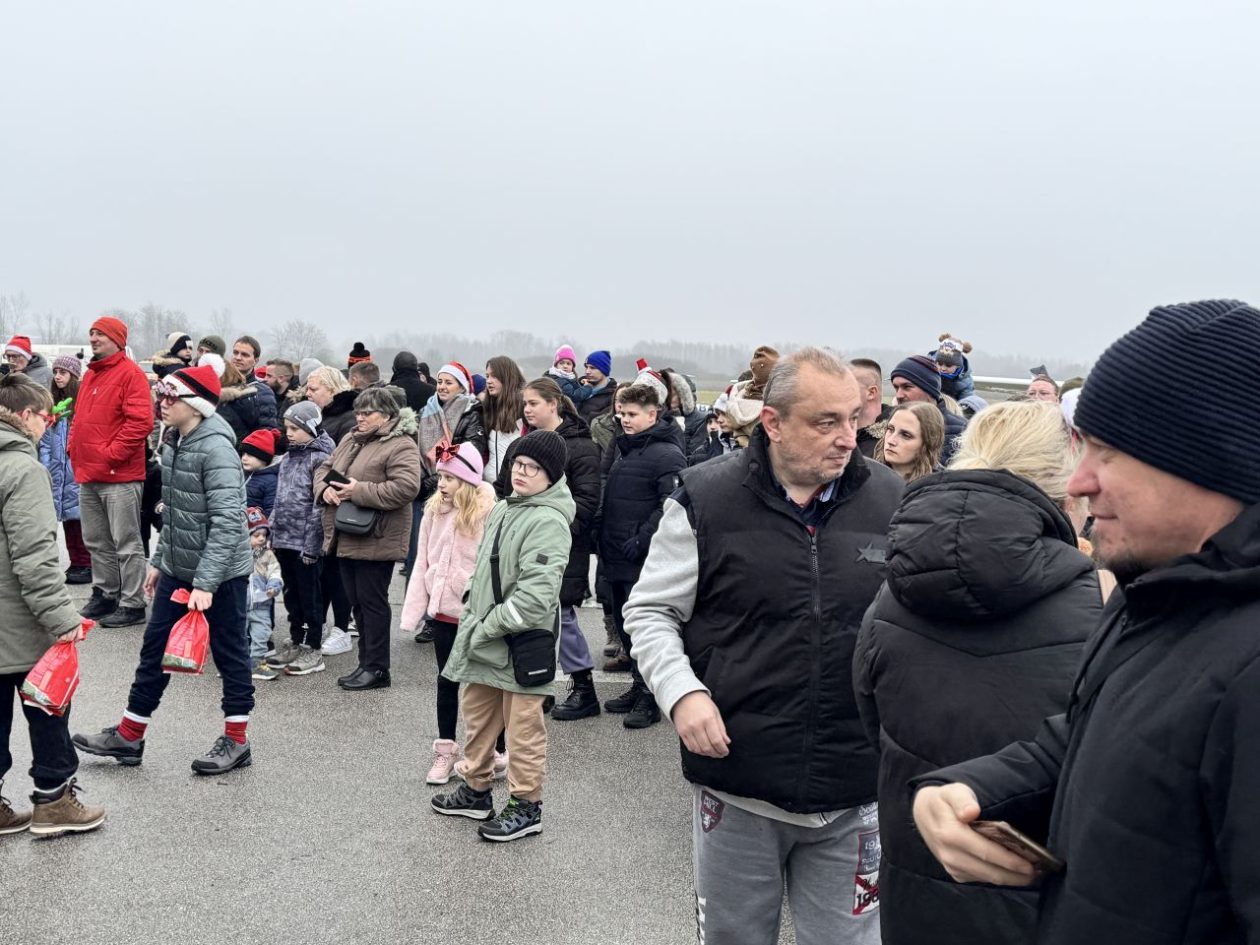 PRIBISLAVEC Djed Mraz sletio avionom i priredio nezaboravno blagdansko slavlje (35) PRIBISLAVEC Djed Mraz sletio avionom i priredio nezaboravno blagdansko slavlje (35)