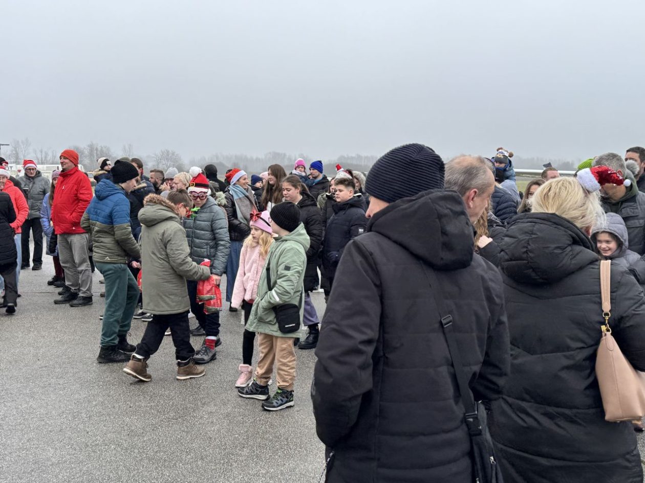 PRIBISLAVEC Djed Mraz sletio avionom i priredio nezaboravno blagdansko slavlje (4) PRIBISLAVEC Djed Mraz sletio avionom i priredio nezaboravno blagdansko slavlje (4)