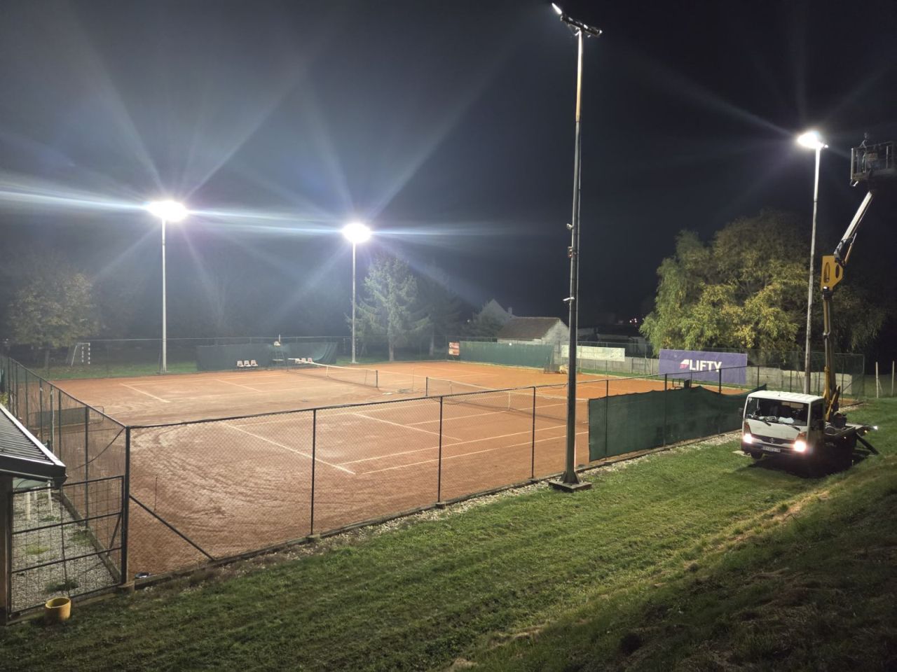 PRIBISLAVEC Teniski klub dobio sustav za navodnjavanje i reflektore! (1)