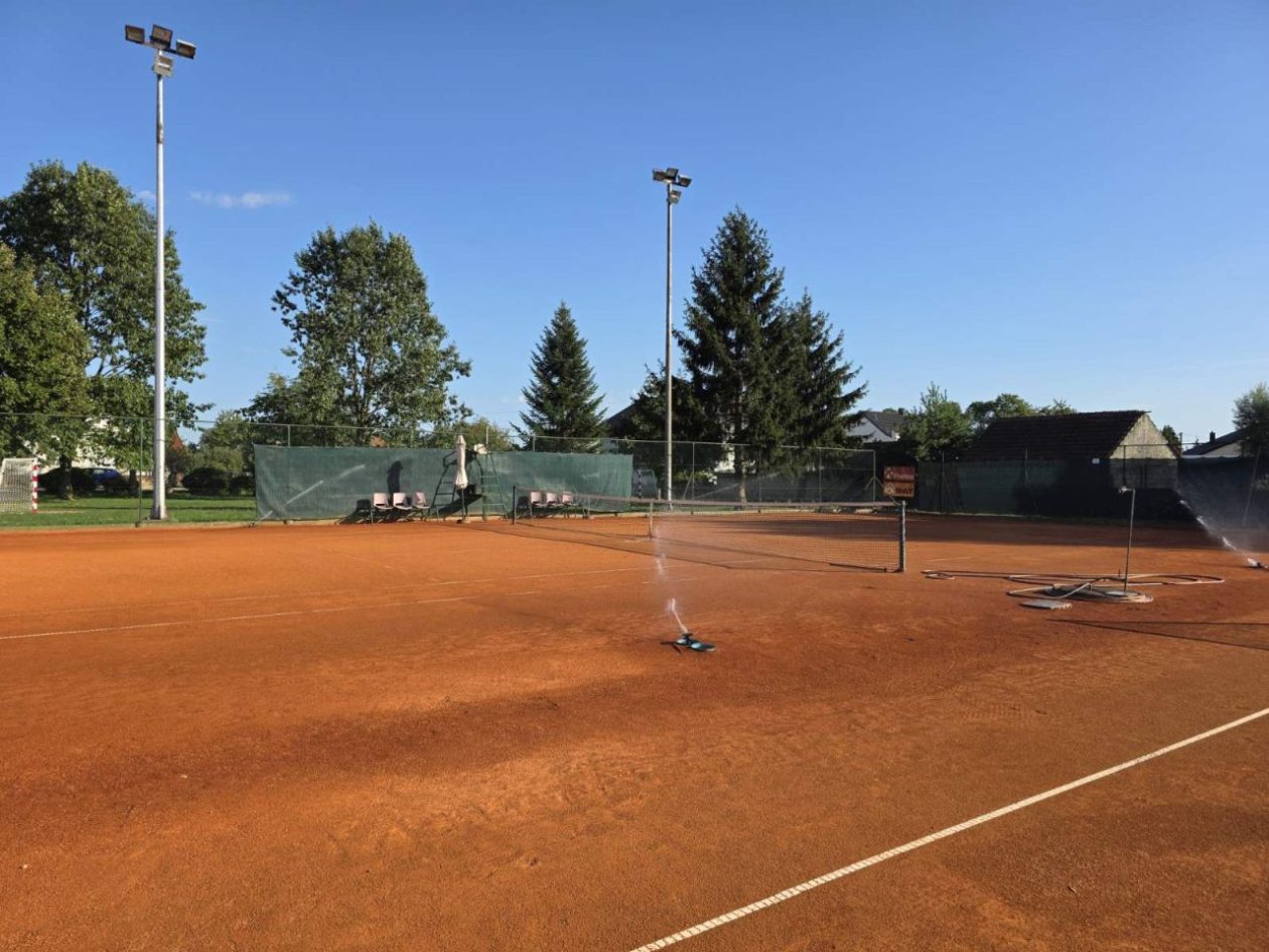 PRIBISLAVEC Teniski klub dobio sustav za navodnjavanje i reflektore! (2)