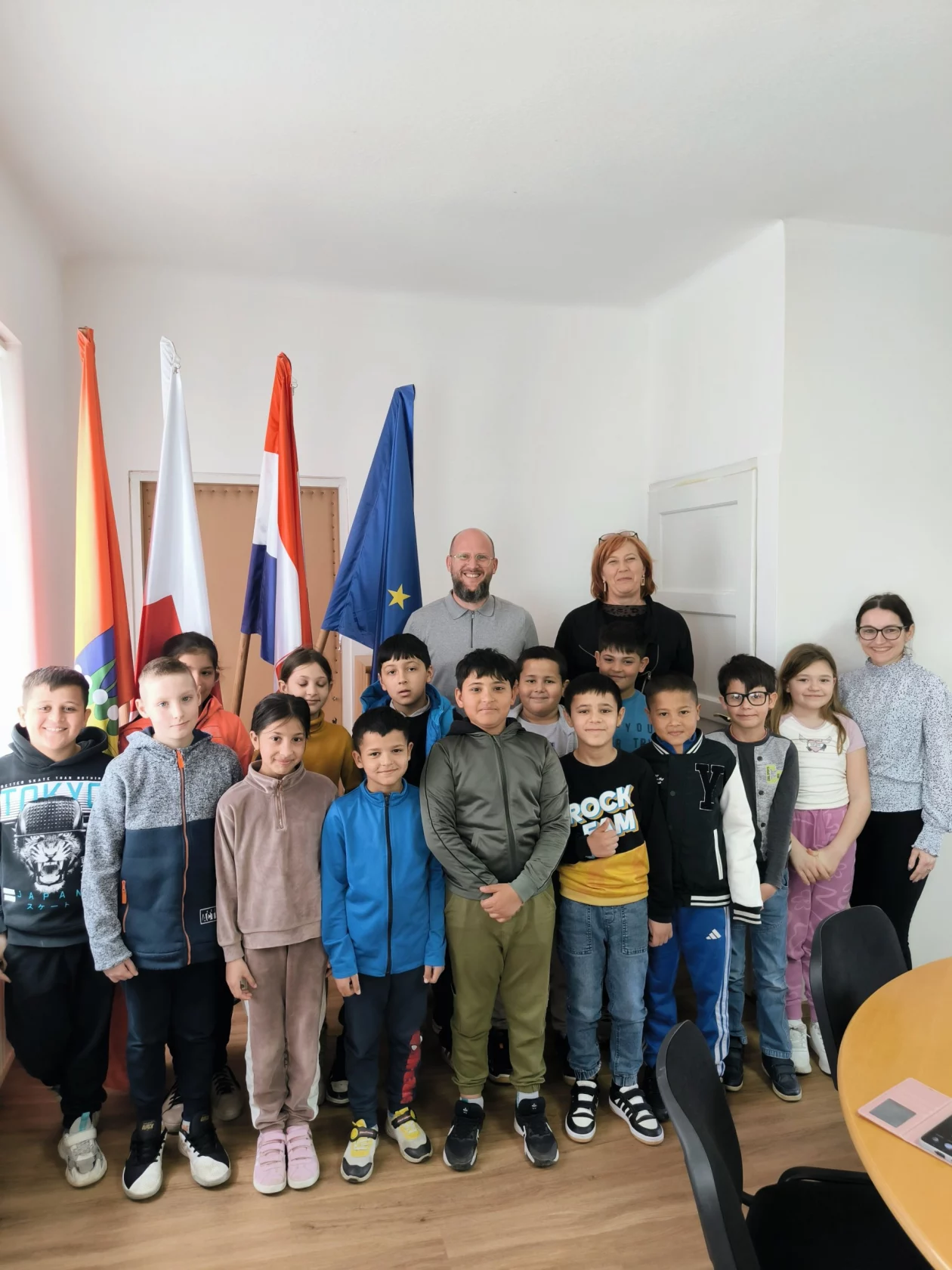 PRIBISLAVEC Učenici OŠ Vladimira Nazora istražili rad Općine (3) PRIBISLAVEC Učenici OŠ Vladimira Nazora istražili rad Općine (4)