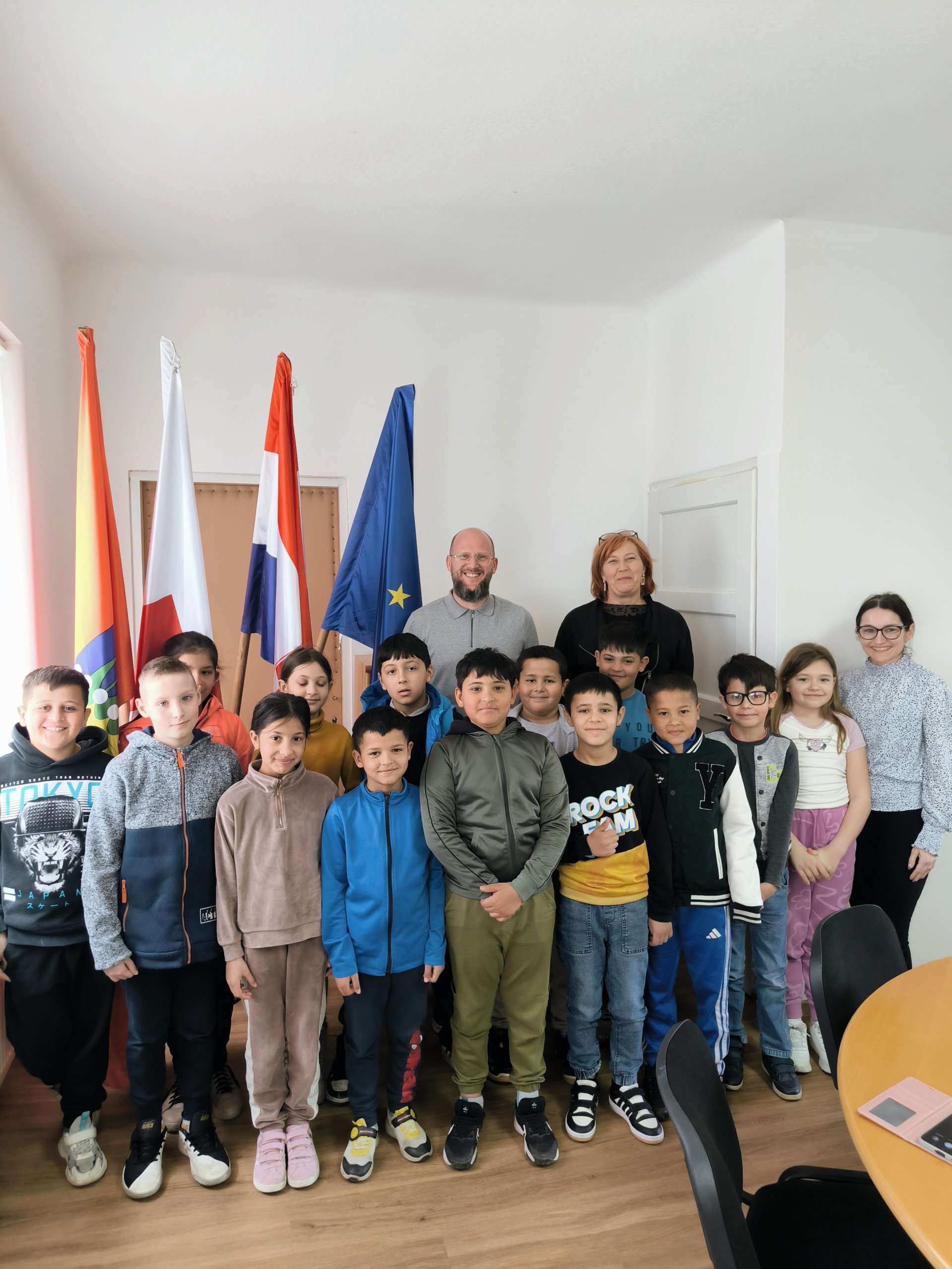 PRIBISLAVEC Učenici OŠ Vladimira Nazora istražili rad Općine (3)
