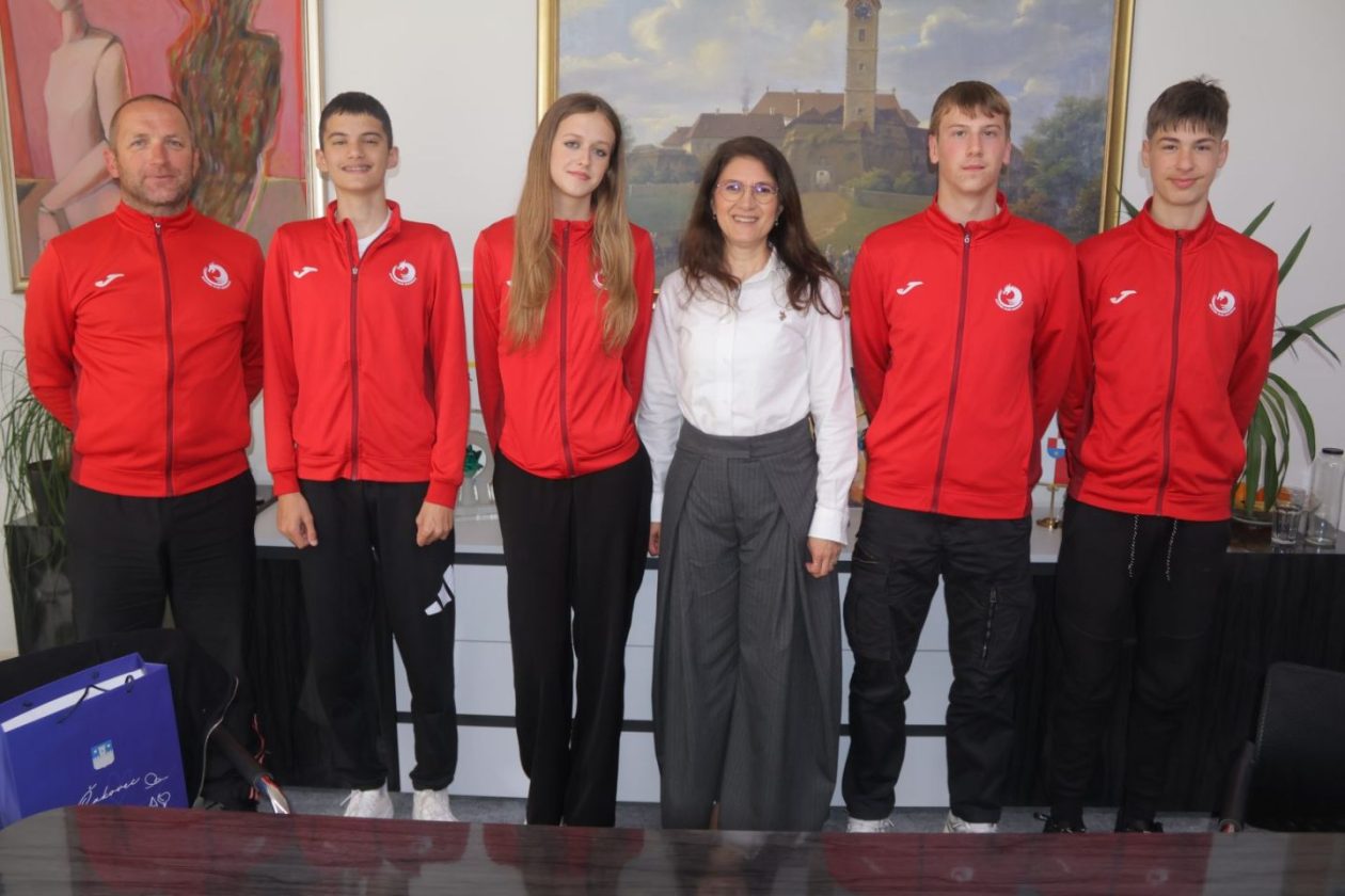 PRIJEM U GRADU Čakovec nagradio mlade atletičare za vrhunske rezultate (1) PRIJEM U GRADU Čakovec nagradio mlade atletičare za vrhunske rezultate (1)