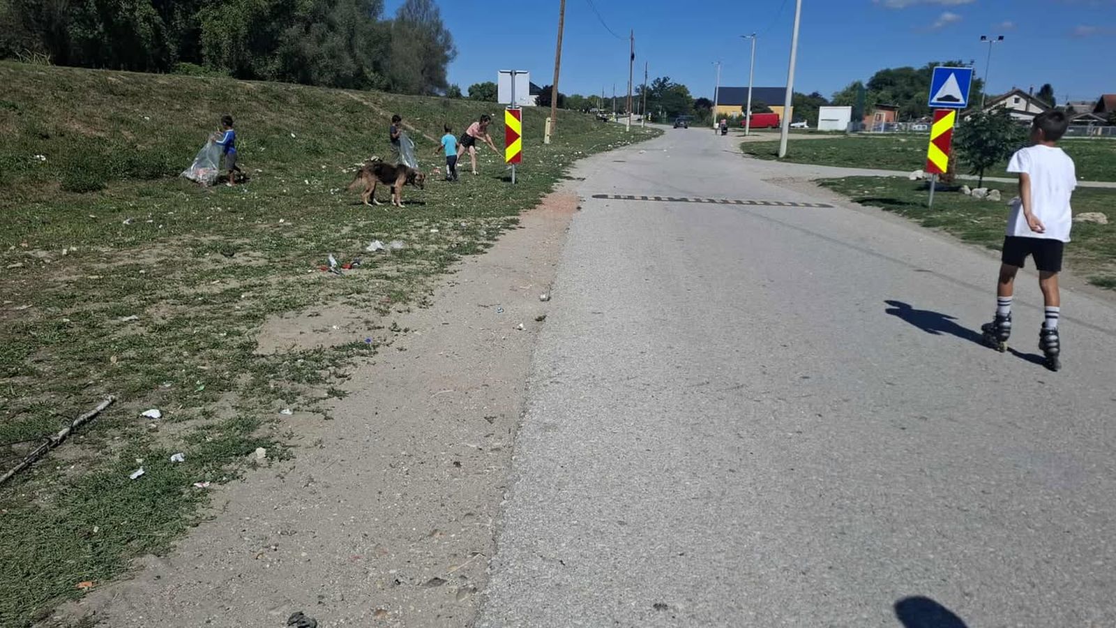 PRIMJER DRUGIMA Neven i djeca Paraga očistili naselje “Trudimo se da nam mjesto bude ljepše i ugodnije” (2) PRIMJER DRUGIMA Neven i djeca Paraga očistili naselje “Trudimo se da nam mjesto bude ljepše i ugodnije” (2)