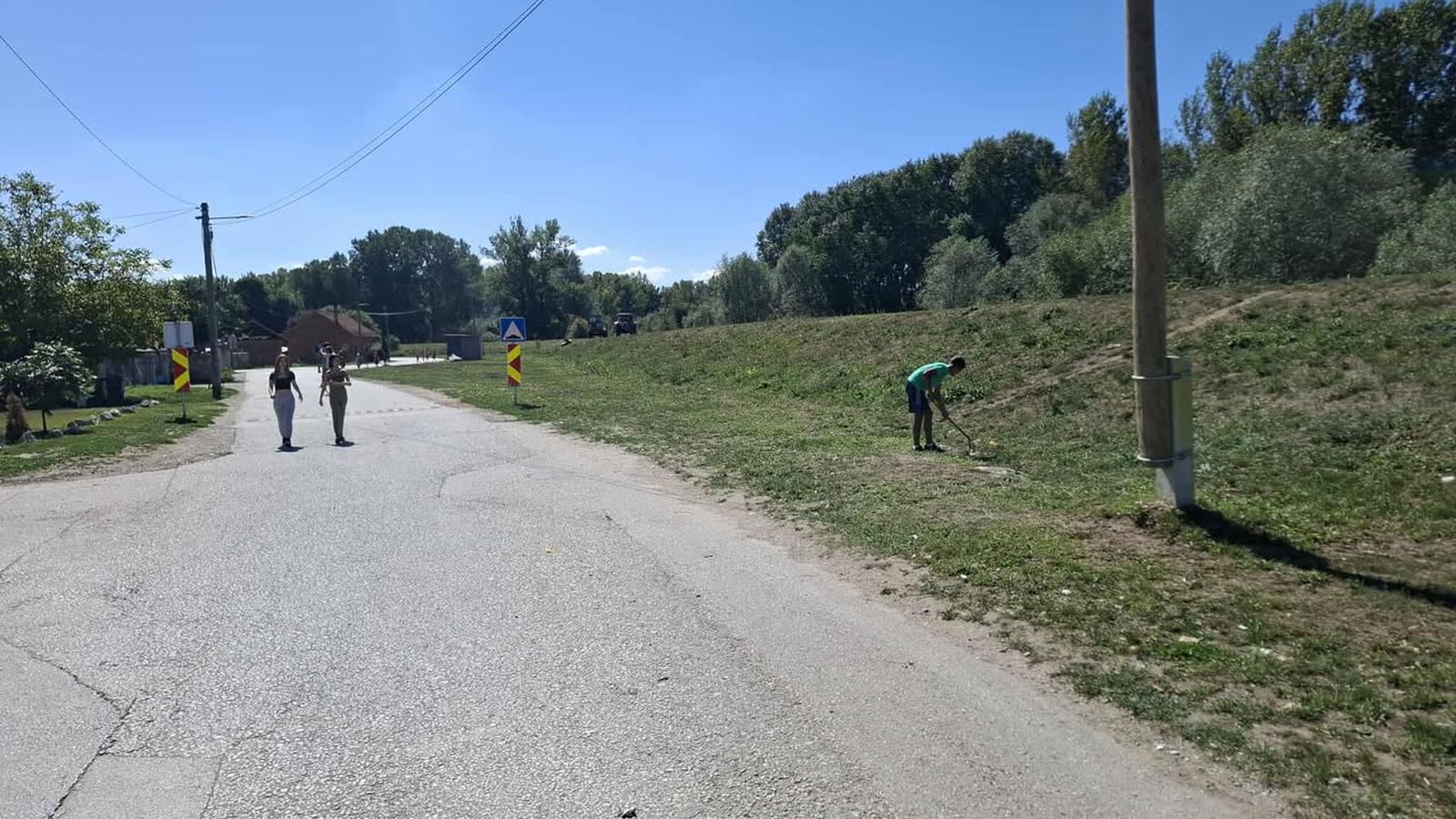PRIMJER DRUGIMA Neven i djeca Paraga očistili naselje “Trudimo se da nam mjesto bude ljepše i ugodnije” (3) PRIMJER DRUGIMA Neven i djeca Paraga očistili naselje “Trudimo se da nam mjesto bude ljepše i ugodnije” (3)