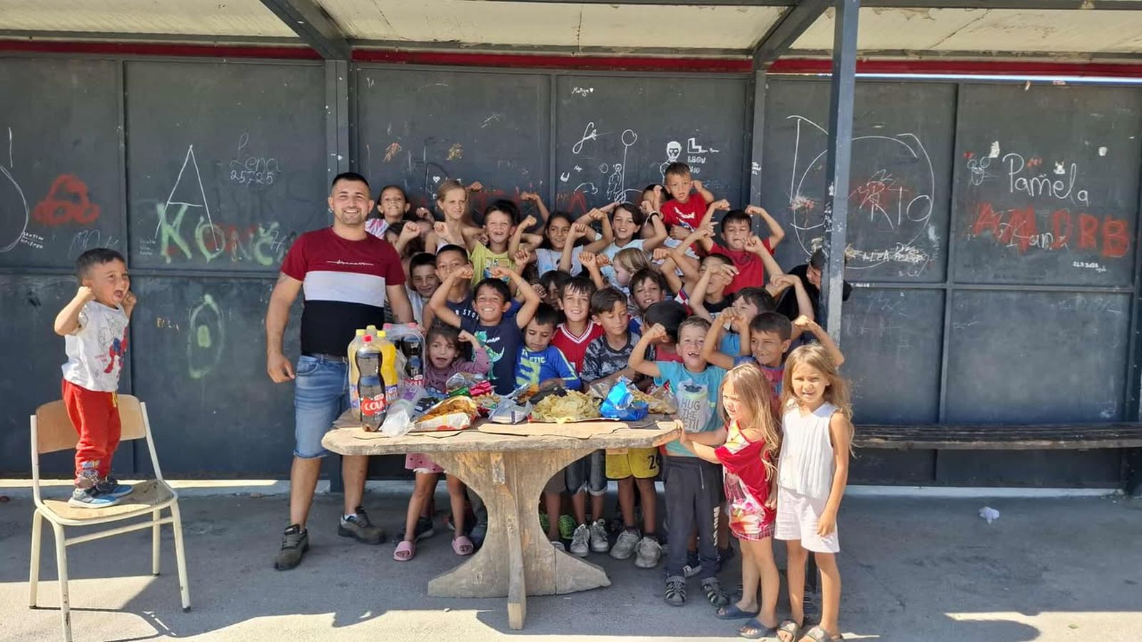 PRIMJER DRUGIMA Neven i djeca Paraga očistili naselje “Trudimo se da nam mjesto bude ljepše i ugodnije” (6) PRIMJER DRUGIMA Neven i djeca Paraga očistili naselje “Trudimo se da nam mjesto bude ljepše i ugodnije” (6)