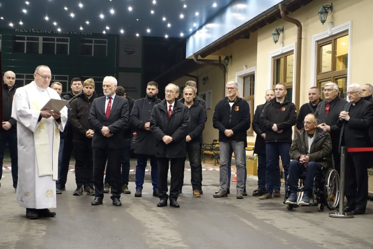 PRIMOPREDAJA I BLAGOSLOV Zrinska garda Čakovec dobila novo kombi vozilo (3) PRIMOPREDAJA I BLAGOSLOV Zrinska garda Čakovec dobila novo kombi vozilo (3)