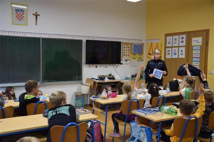PROMETNA EDUKACIJA Mališani iz Krištanovca i Žiškovca učili o sigurnosti na cesti (1)