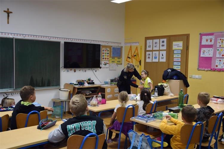 PROMETNA EDUKACIJA Mališani iz Krištanovca i Žiškovca učili o sigurnosti na cesti (2)