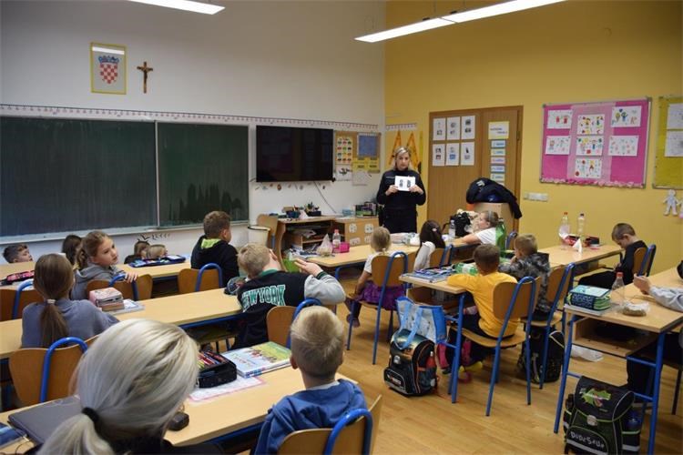 PROMETNA EDUKACIJA Mališani iz Krištanovca i Žiškovca učili o sigurnosti na cesti (3)
