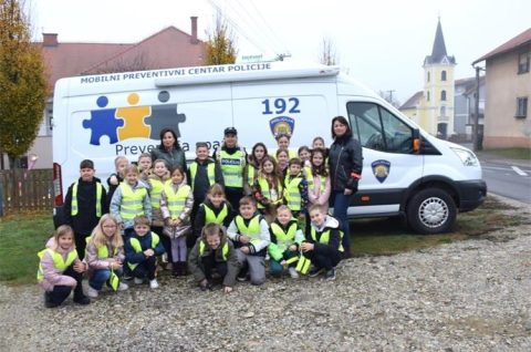 PROMETNA EDUKACIJA Mališani iz Krištanovca i Žiškovca učili o sigurnosti na cesti (8)