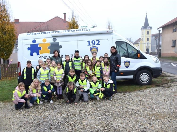 PROMETNA EDUKACIJA Mališani iz Krištanovca i Žiškovca učili o sigurnosti na cesti (8)