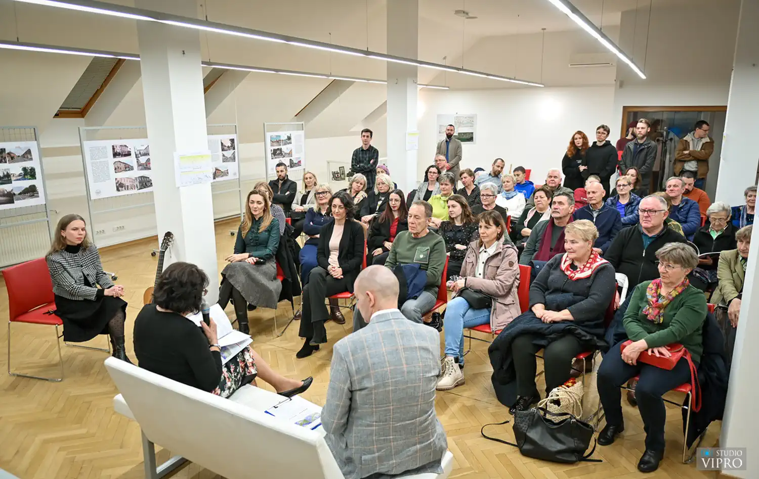 PROMOCIJA KNJIGE Marija Vuk o klimatskim promjenama u Međimurju na Noći muzeja u Prelogu (13) PROMOCIJA KNJIGE Marija Vuk o klimatskim promjenama u Međimurju na Noći muzeja u Prelogu (13)