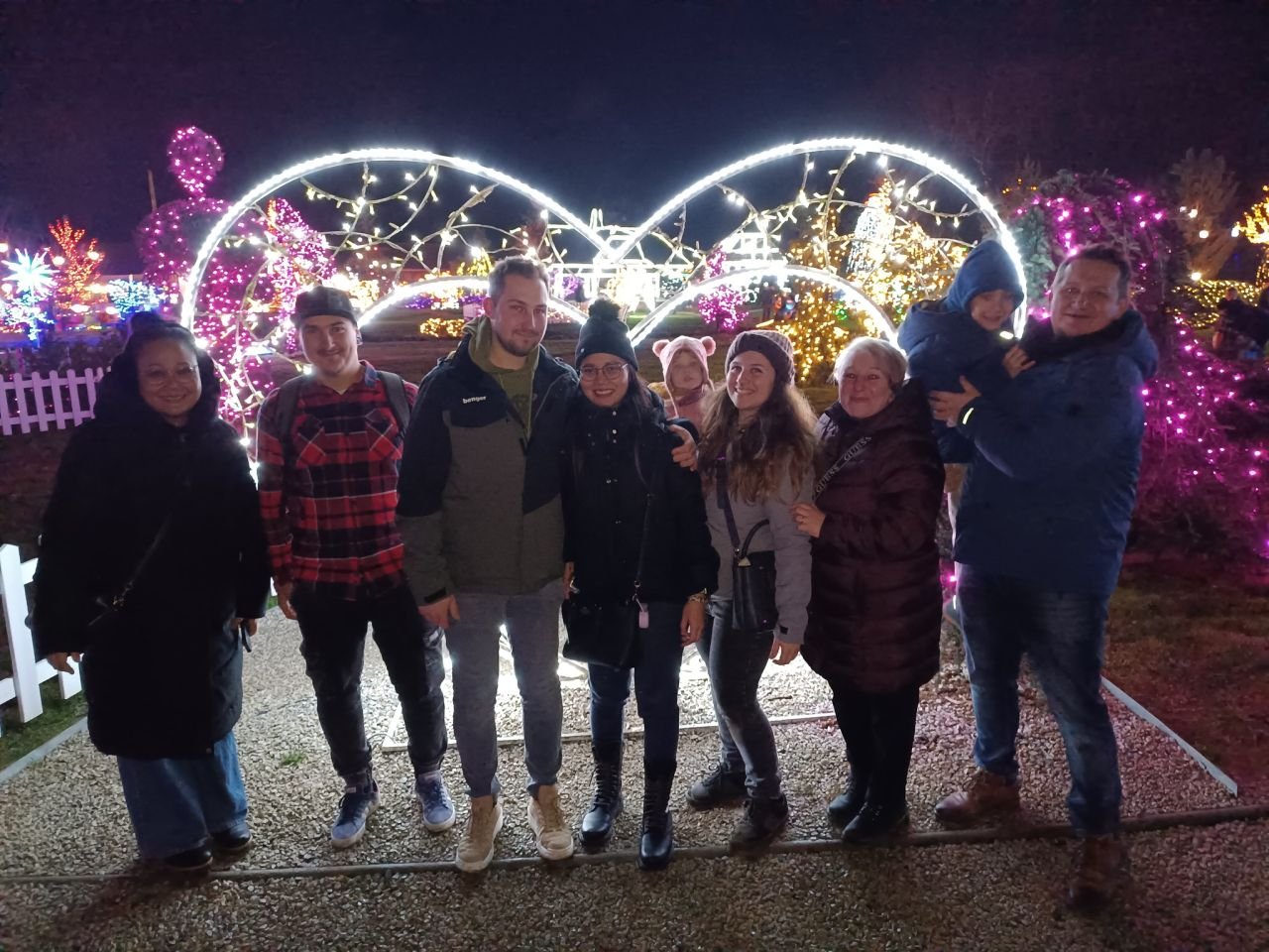 PROSIDBA MEĐU LAMPICAMA Josip Novak iz Domašinca zaprosio Josh Ann Barcelon iz Filipina (1) PROSIDBA MEĐU LAMPICAMA Josip Novak iz Domašinca zaprosio Josh Ann Barcelon iz Filipina (1)