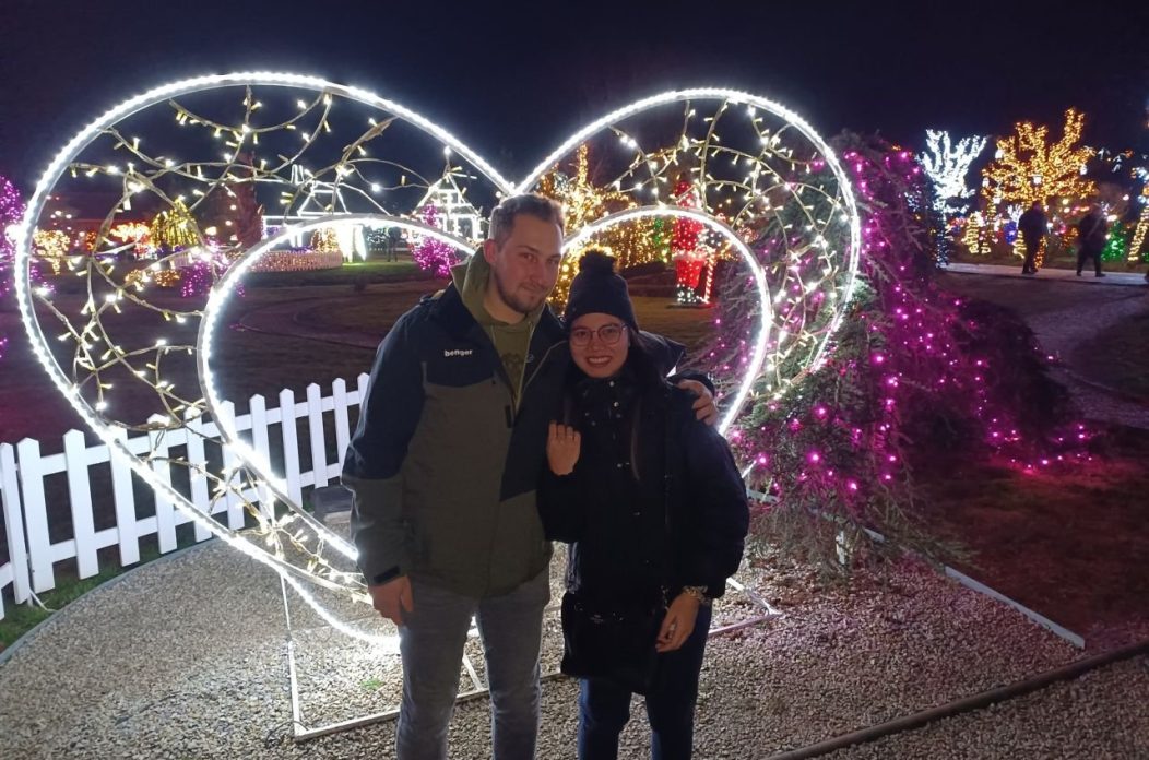 PROSIDBA MEĐU LAMPICAMA Josip Novak iz Domašinca zaprosio Josh Ann Barcelon iz Filipina (2) PROSIDBA MEĐU LAMPICAMA Josip Novak iz Domašinca zaprosio Josh Ann Barcelon iz Filipina (2)