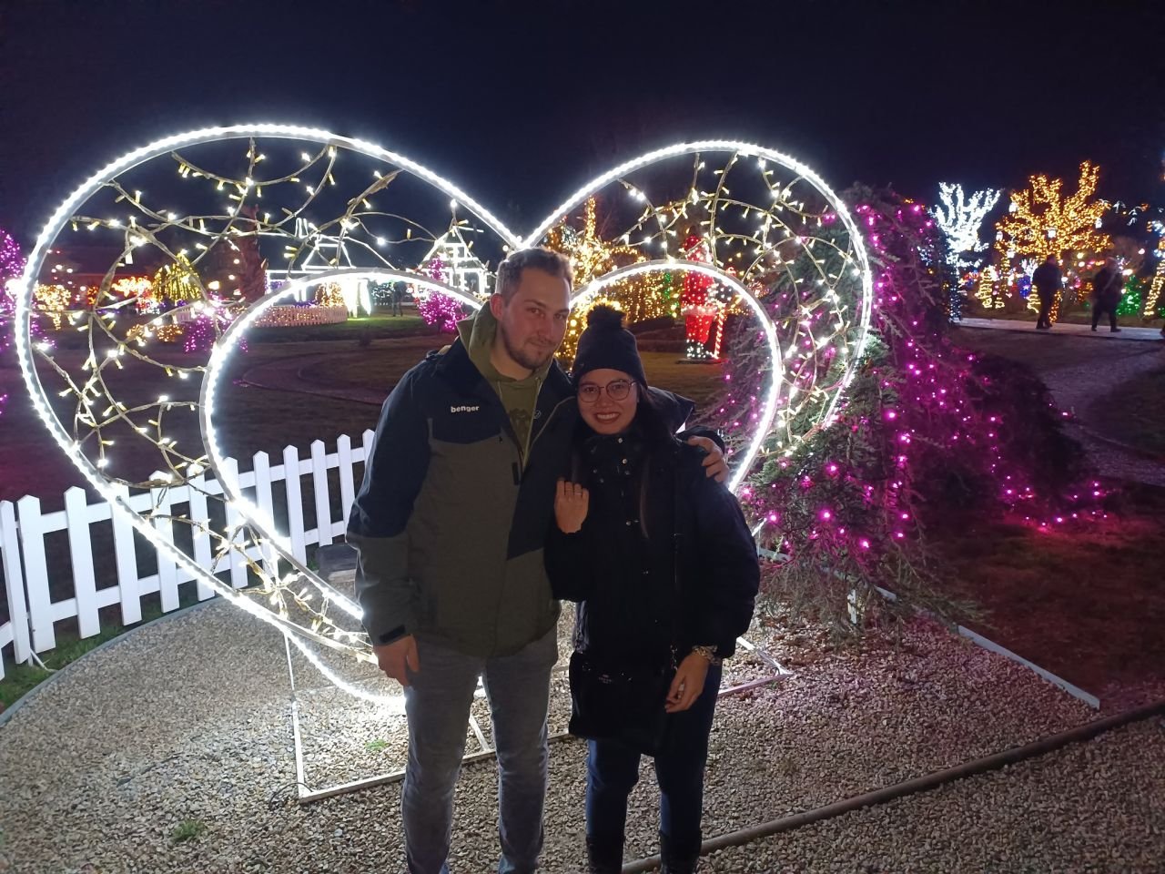 PROSIDBA MEĐU LAMPICAMA Josip Novak iz Domašinca zaprosio Josh Ann Barcelon iz Filipina (2) PROSIDBA MEĐU LAMPICAMA Josip Novak iz Domašinca zaprosio Josh Ann Barcelon iz Filipina (2)