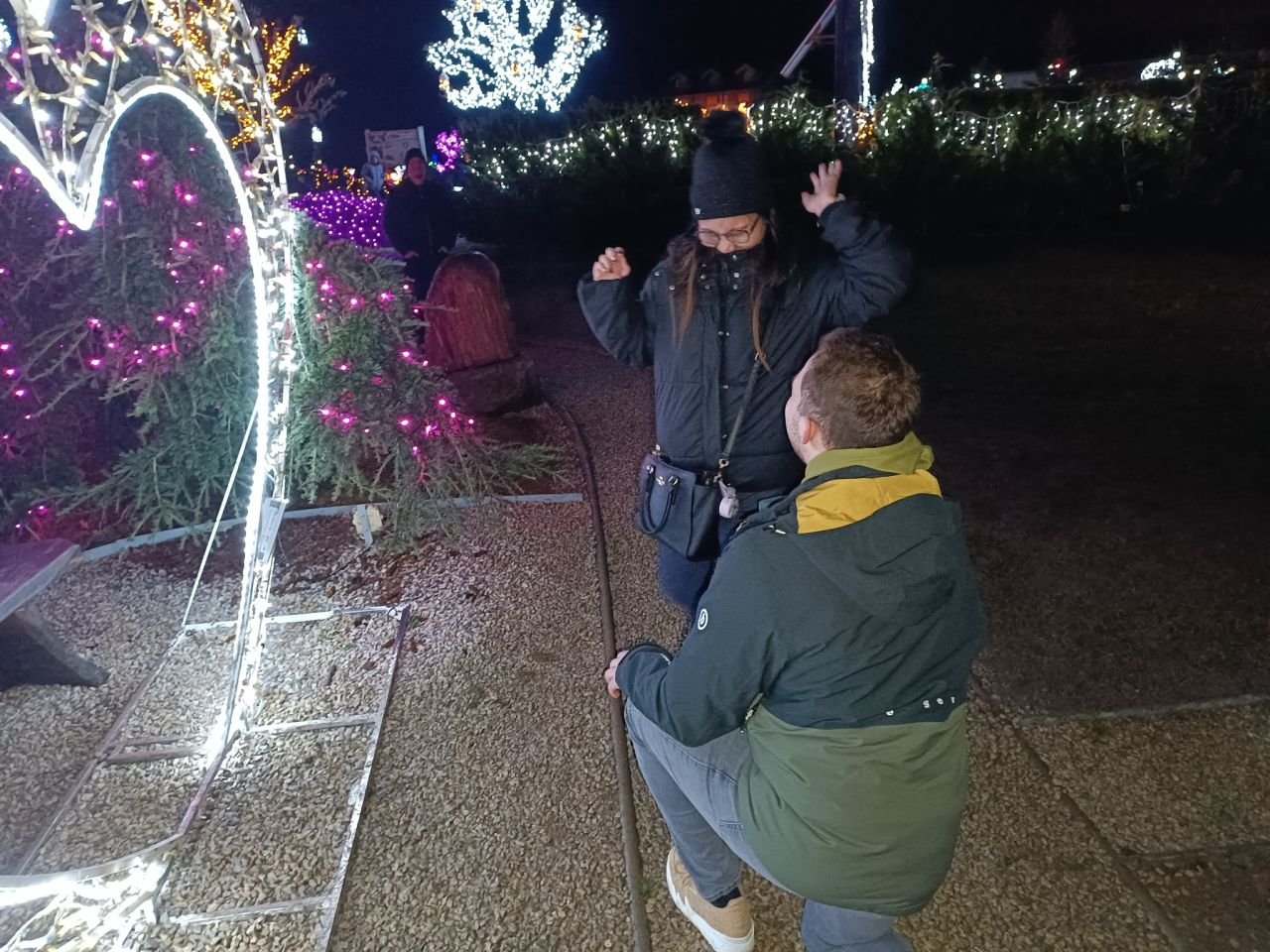 PROSIDBA MEĐU LAMPICAMA Josip Novak iz Domašinca zaprosio Josh Ann Barcelon iz Filipina (3) PROSIDBA MEĐU LAMPICAMA Josip Novak iz Domašinca zaprosio Josh Ann Barcelon iz Filipina (3)