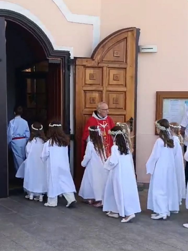 PRVA PRIČEST U čakovečkoj crkvi Svetog Antuna 38 prvopričesnika primilo sakrament (6)