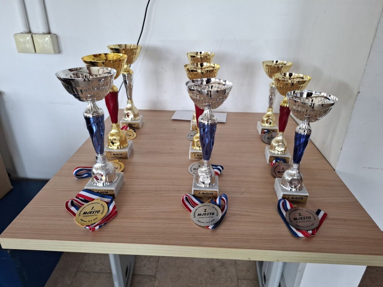 PRVENSTVO U ČAKOVCU Najbolji strijelci odmjerili snage pištoljem i revolverom (1) PRVENSTVO U ČAKOVCU Najbolji strijelci odmjerili snage pištoljem i revolverom (1)