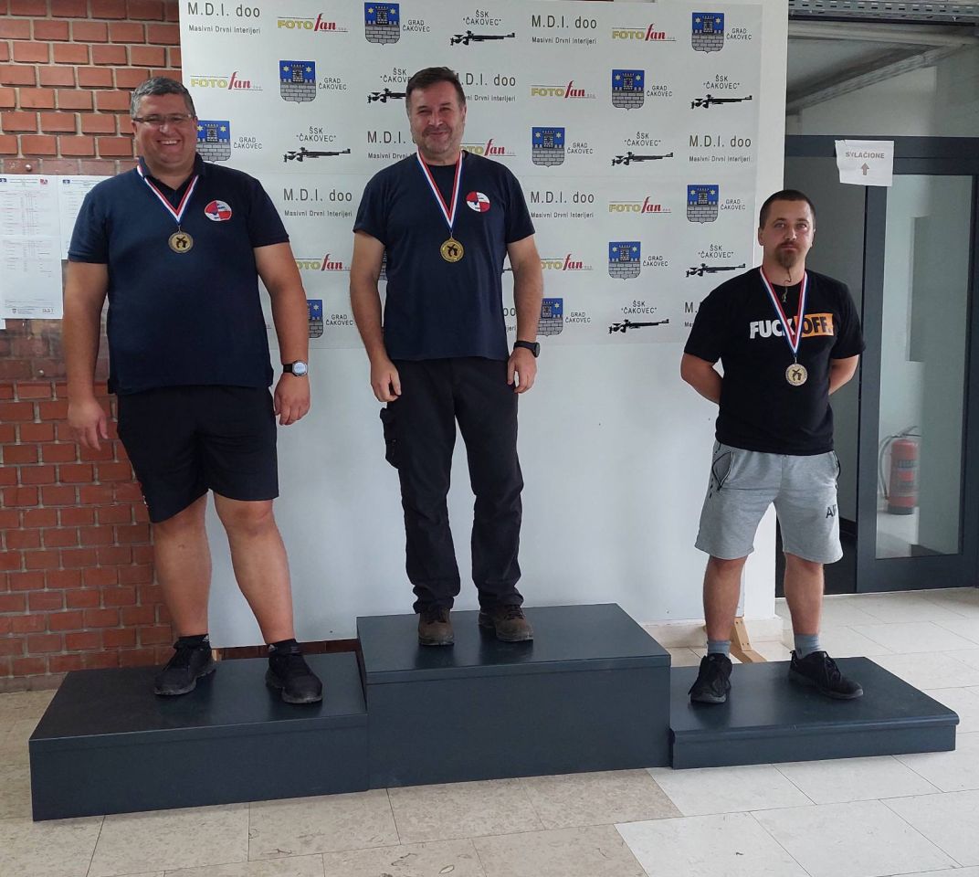 PRVENSTVO U ČAKOVCU Najbolji strijelci odmjerili snage pištoljem i revolverom (4) PRVENSTVO U ČAKOVCU Najbolji strijelci odmjerili snage pištoljem i revolverom (4)