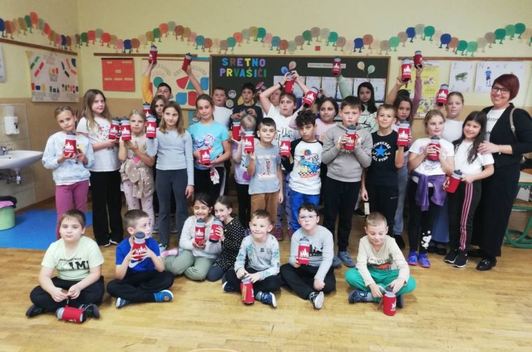 PŠ GARDINOVEC Poklon s potpisom Učenici dobili bočice s imenom škole! (6)