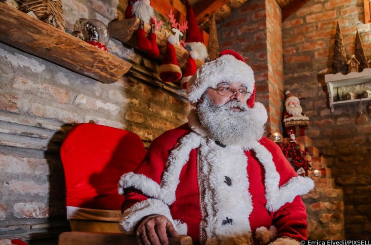 Prava božićna čarolija u Čepinu, vrt Djedice Željka spaja bajku i humanost Prava božićna čarolija u Čepinu, vrt Djedice Željka spaja bajku i humanost