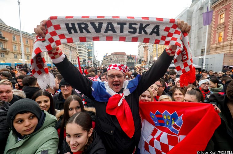 Zagreb: Počelo okupljanje građana za svečani doček rukometnih reprezentativaca nakon osvojene bronce na Europskom prvenstvu
