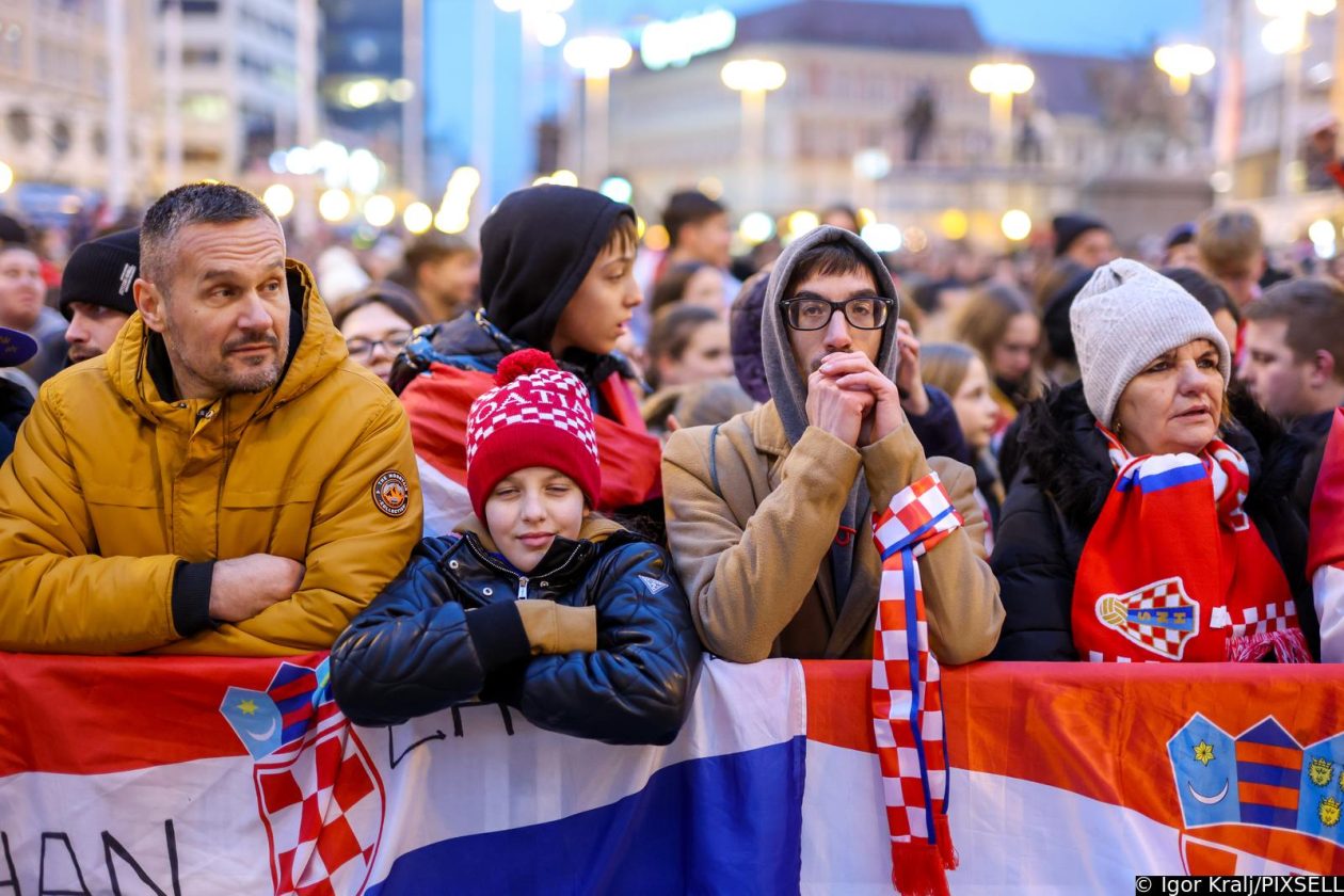 Zagreb: Počelo okupljanje građana za svečani doček rukometnih reprezentativaca nakon osvojene bronce na Europskom prvenstvu Zagreb: Počelo okupljanje građana za svečani doček rukometnih reprezentativaca nakon osvojene bronce na Europskom prvenstvu