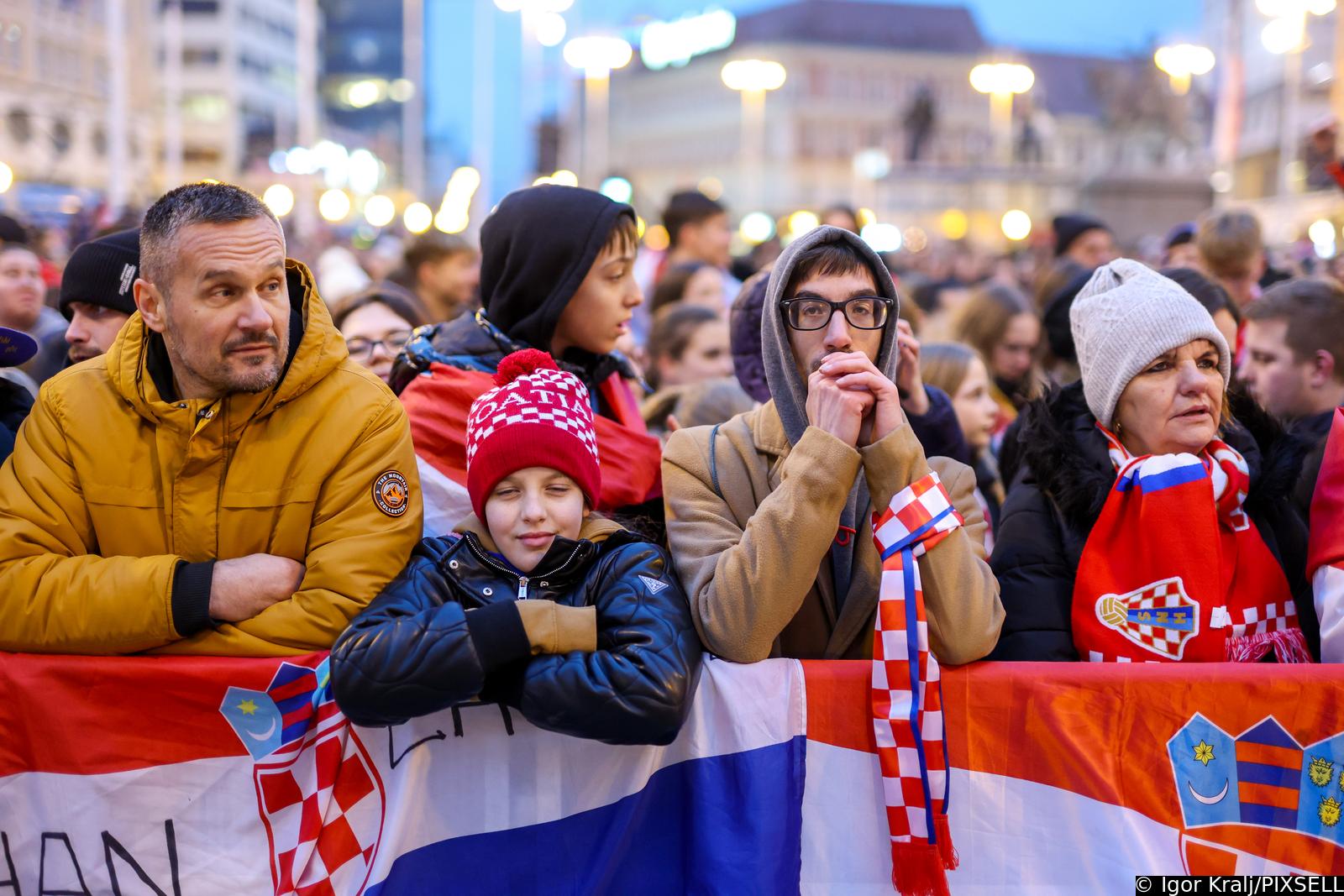 Zagreb: Počelo okupljanje građana za svečani doček rukometnih reprezentativaca nakon osvojene bronce na Europskom prvenstvu