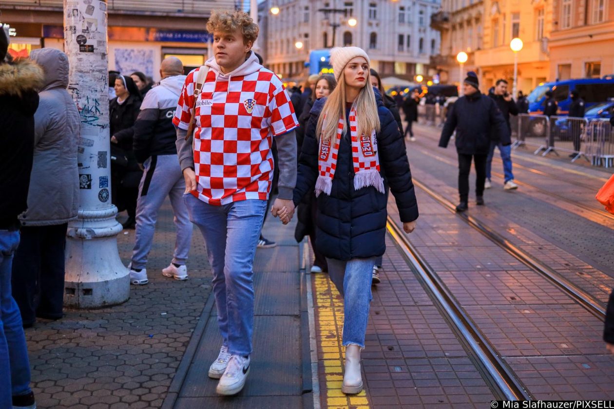 Zagreb: Počelo okupljanje građana za svečani doček rukometnih reprezentativaca nakon osvojene bronce na Europskom prvenstvu Zagreb: Počelo okupljanje građana za svečani doček rukometnih reprezentativaca nakon osvojene bronce na Europskom prvenstvu