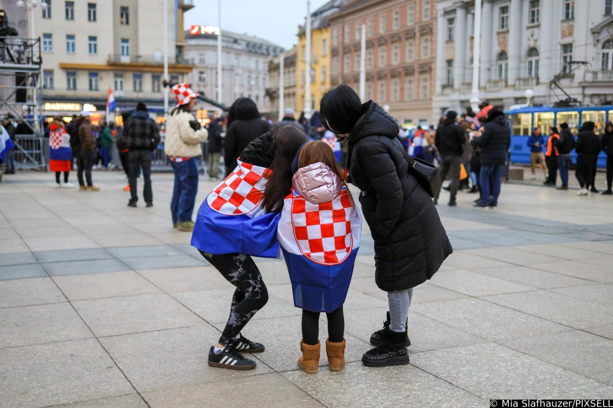Zagreb: Počelo okupljanje građana za svečani doček rukometnih reprezentativaca nakon osvojene bronce na Europskom prvenstvu Zagreb: Počelo okupljanje građana za svečani doček rukometnih reprezentativaca nakon osvojene bronce na Europskom prvenstvu