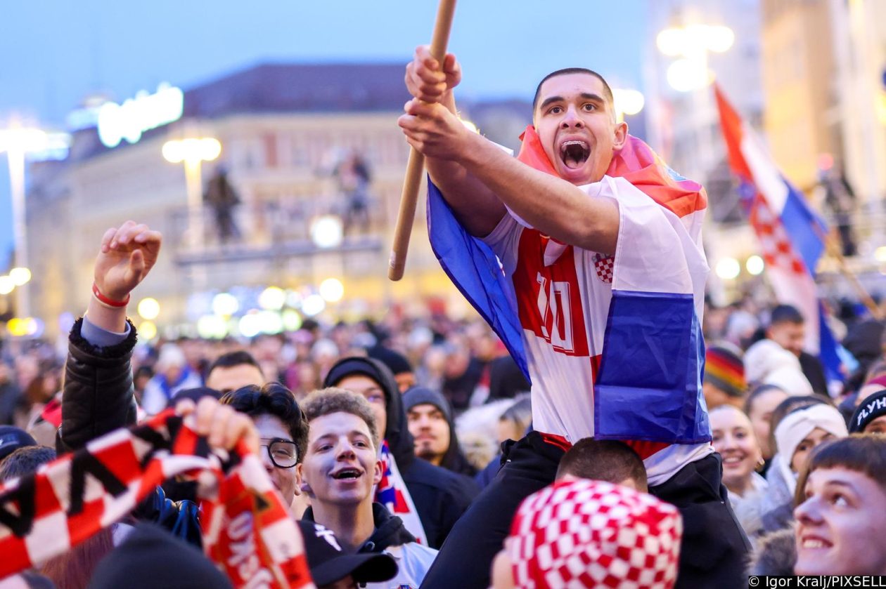 Zagreb: Počelo okupljanje građana za svečani doček rukometnih reprezentativaca nakon osvojene bronce na Europskom prvenstvu Zagreb: Počelo okupljanje građana za svečani doček rukometnih reprezentativaca nakon osvojene bronce na Europskom prvenstvu