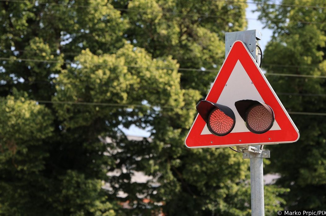 Željeznički prijelaz, ilustracija Željeznički prijelaz, ilustracija