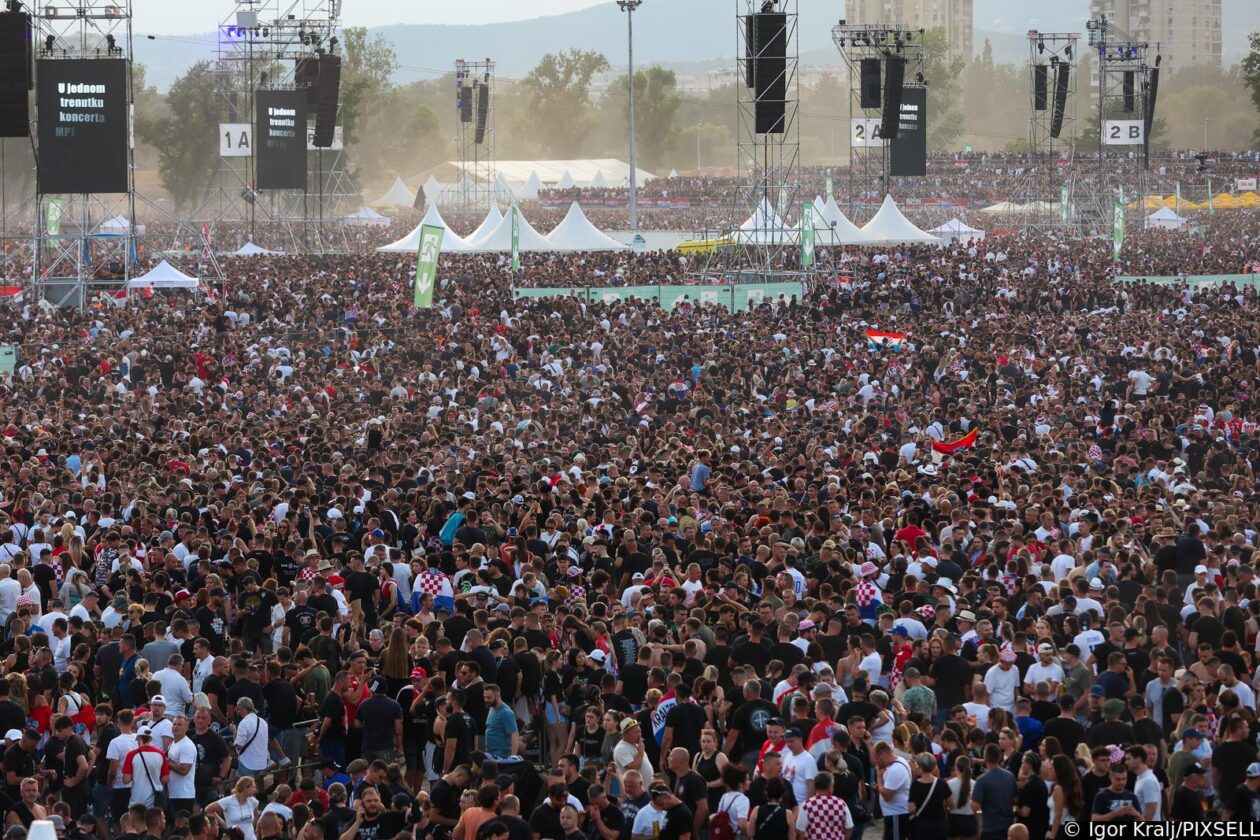 Zagreb: Obožavatelji zauzimaju mjesta unutar Hipodroma uoči početka koncerta Zagreb: Obožavatelji zauzimaju mjesta unutar Hipodroma uoči početka koncerta