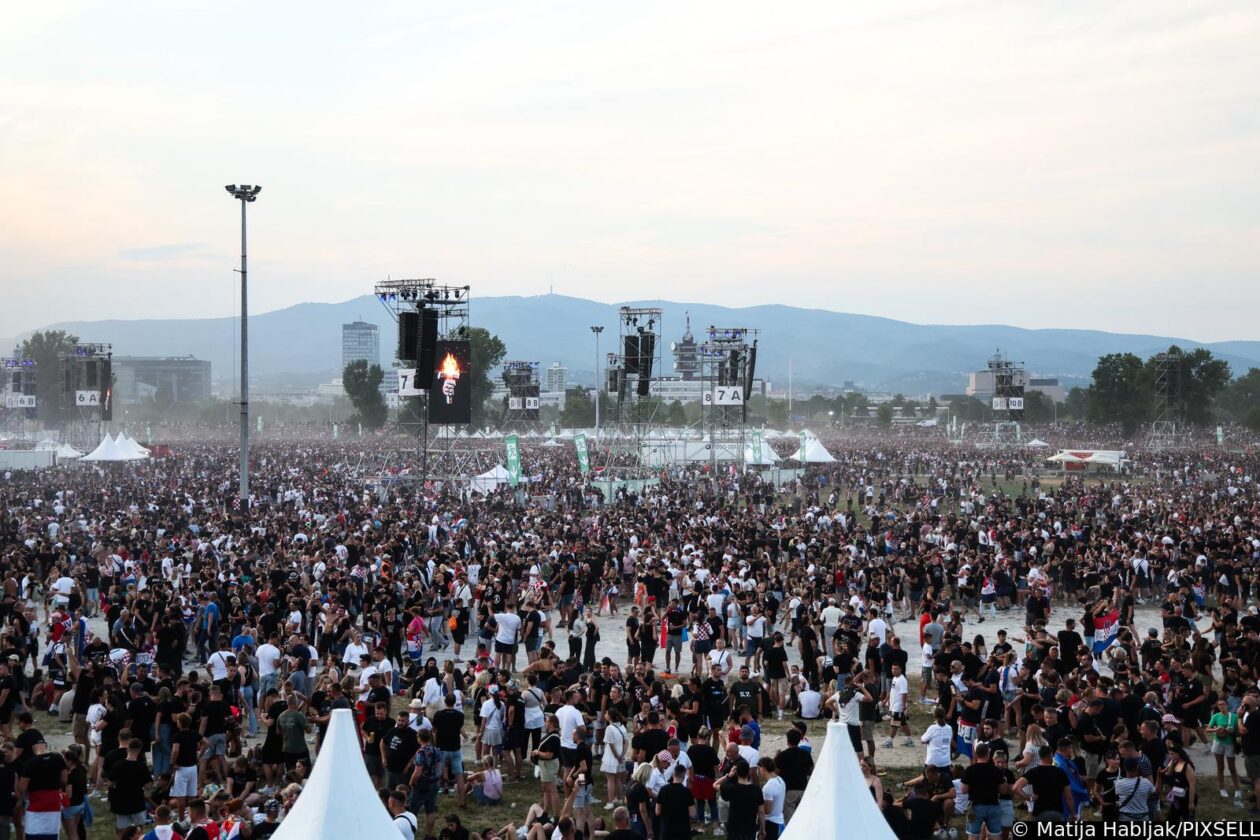 Zagreb: Atmosfera na Hipodromu uoči samog početka koncerta Marka Perkovića Thompsona Zagreb: Atmosfera na Hipodromu uoči samog početka koncerta Marka Perkovića Thompsona