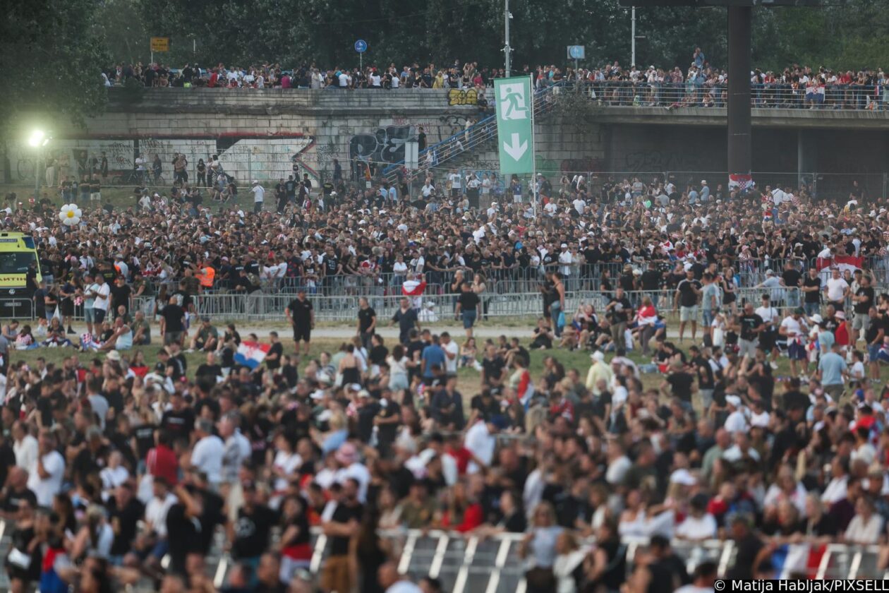 Zagreb: Atmosfera na Hipodromu uoči samog početka koncerta Marka Perkovića Thompsona Zagreb: Atmosfera na Hipodromu uoči samog početka koncerta Marka Perkovića Thompsona